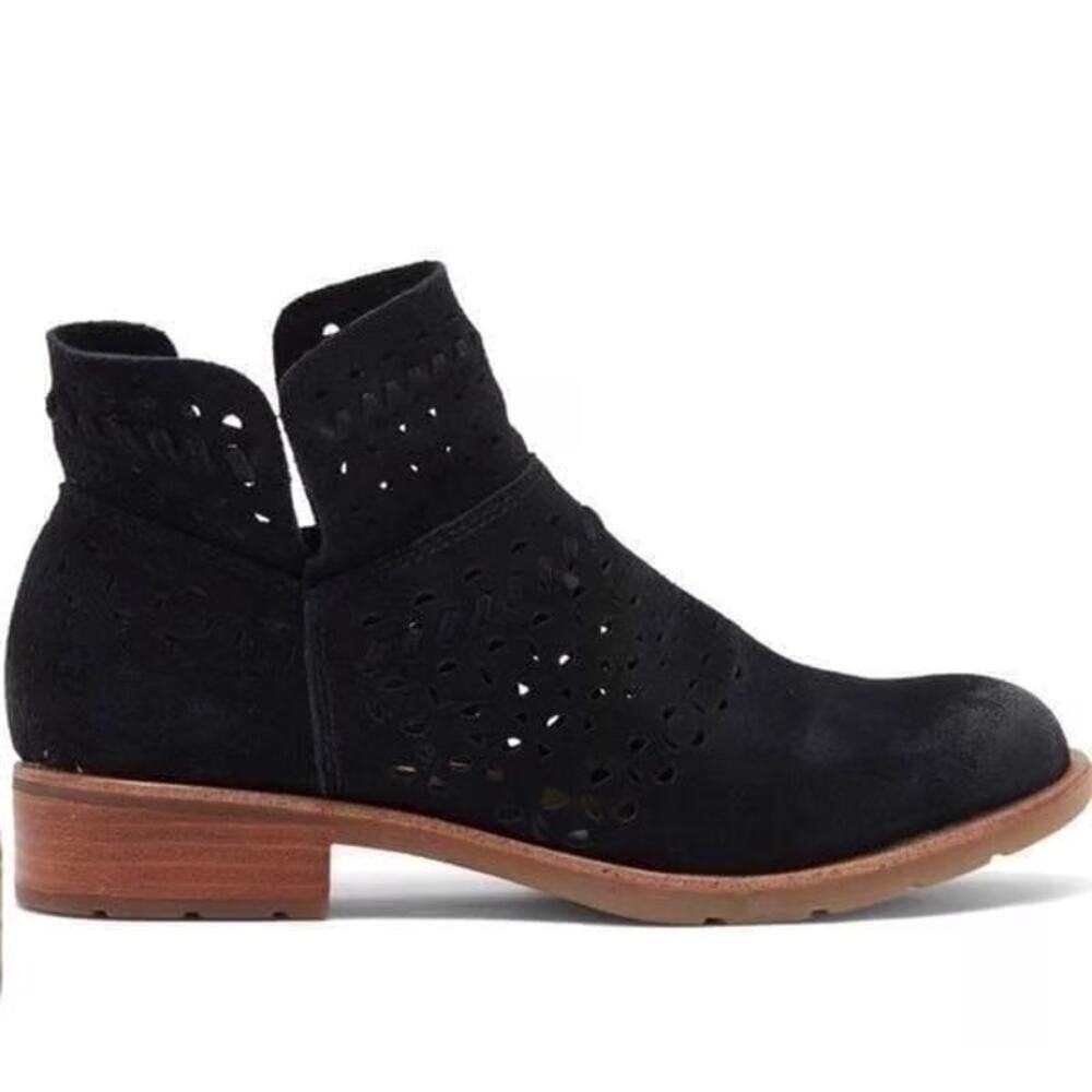 Sofft Brinkley Laser Cut
Black Leather Suede Ankle Boots Size 6